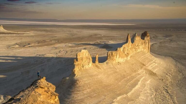 Aktau: 3-Day Mangystau Jeep Tour with Camping - Day 2: Elevated Views and Otherworldly Terrains