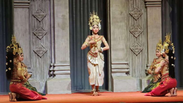 Apsara Theater Performance include dinner & Hotel pick up - Who Is This Tour Best For?