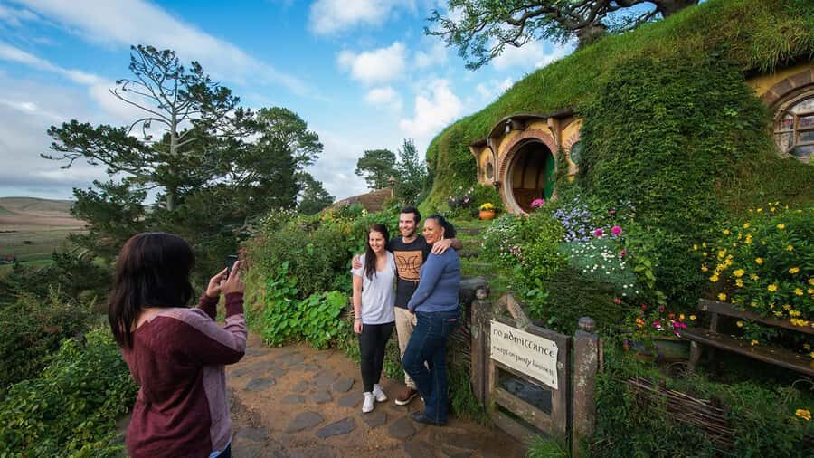 Auckland: Hobbiton, Waitomo Caves, and Rotorua 1-Way Tour - Detailed Breakdown of the Itinerary