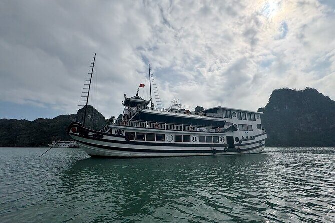 Bai Tu Long Bay 2 Days 1 Night With Renea Cruise - Day 1: Setting Sail into Serenity