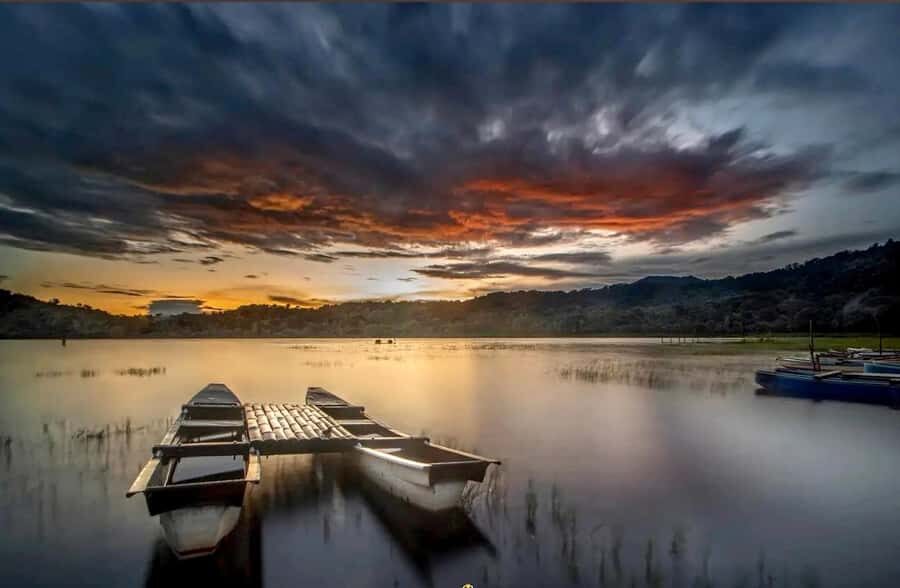 Bali: Munduk Sunrise Canoeing Experience at Tamblingan Lake - Guides and Local Insights