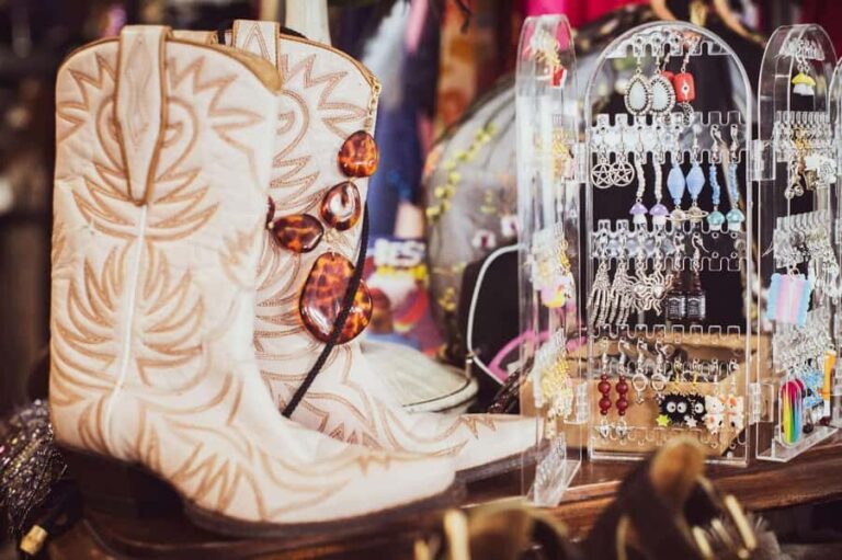 Ballarat: Vintage Fashion Shopping Tour with Coffee & Bubbly - What’s Included and What You’ll Discover