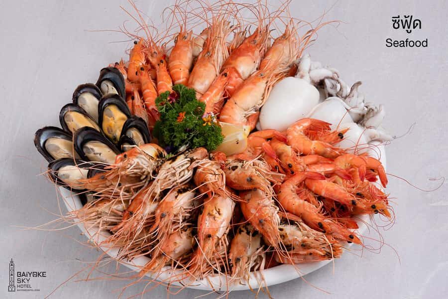 Bangkok: Baiyoke Dinner Buffet 81st Floor Outdoor Skybox - A Closer Look at the Experience