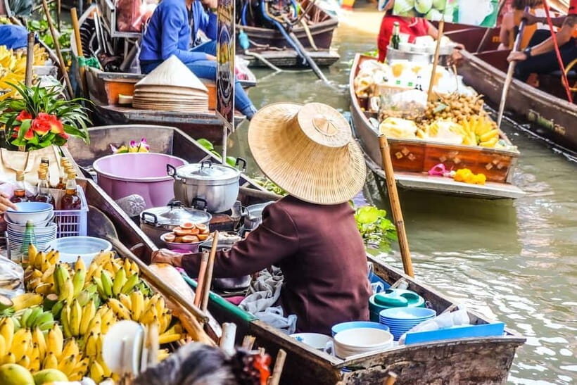 Bangkok: Floating Market, Phra Pathom Pagoda & Cafes Tour - Visiting Phra Pathom Chedi: The Spiritual Landmark  