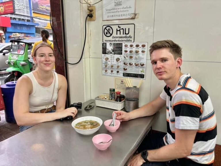 Bangkok: Golden Buddha & Chinatown Food Tour - Private - Tasting the Flavors of Yaowarat Road