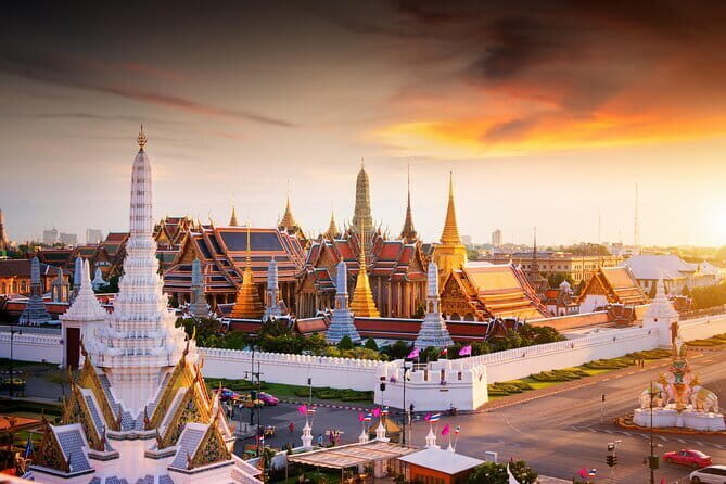 Bangkok: Grand Palace, Wat Pho and Chinatown Walking Tour - The Magnificence of the Grand Palace