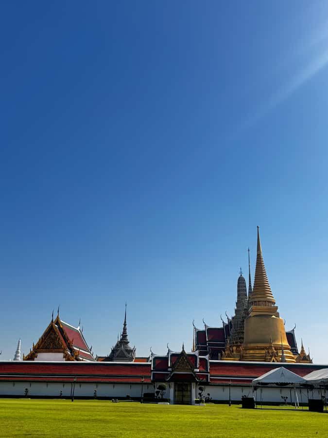 Bangkok: Grand Palace & Wat Pho Guided Walking Tour - Discovering the Core of Bangkok: An In-Depth Review