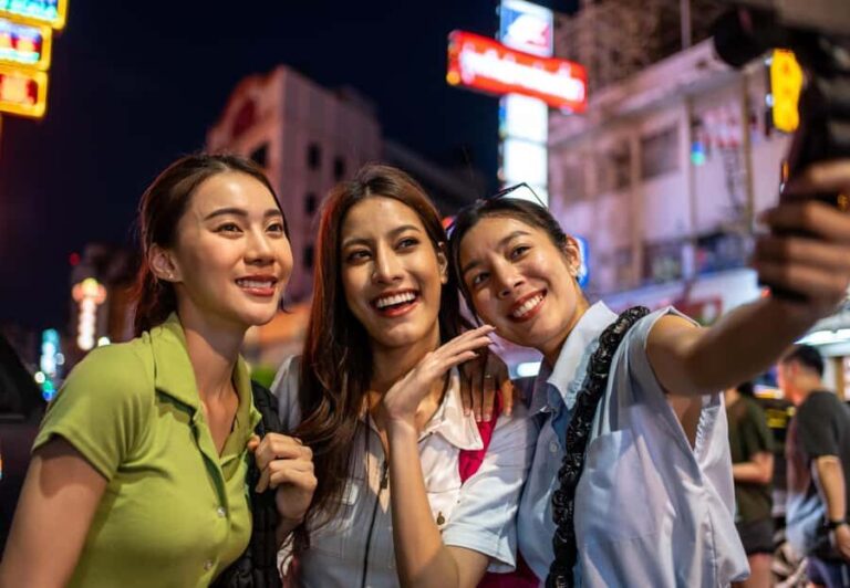 Bangkok: Khao San Road Pub Crawl with Free Shots & Entry - What Makes This Tour Stand Out?