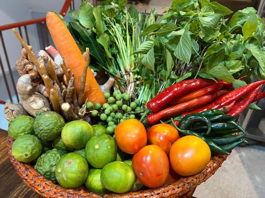 Bangkok: Market Tour, Cooking Class, & Temple Visit - Practical Details and Tips