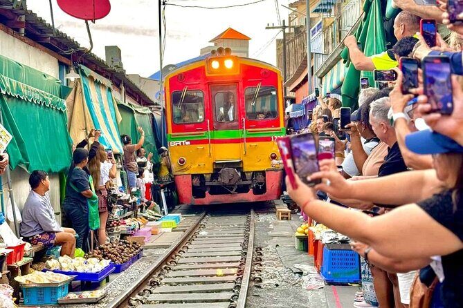 Bangkok: Railway and Floating Market Tour + Dragon Temple - Transportation & Group Size