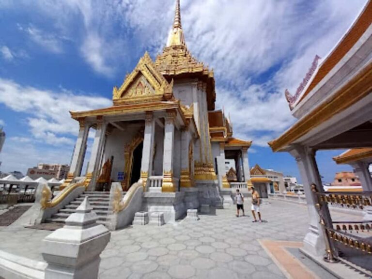 Bangkok Tour: Golden Buddha, Reclining Buddha & Gems Gallery - Transportation and Group Dynamics