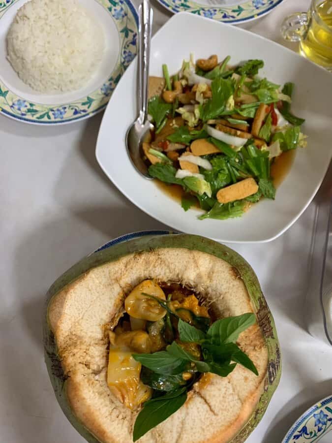 Bangkok: Vegetarian Food Tour with Tuk Tuk Ride - Exploring Traditional Markets