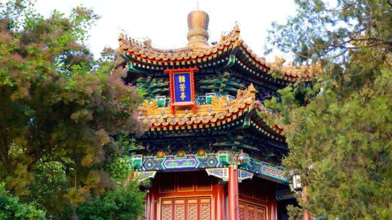 Beijing: 2 Hour Jingshan & Beihai Park Private Walking Tour - Who Should Consider This Tour?