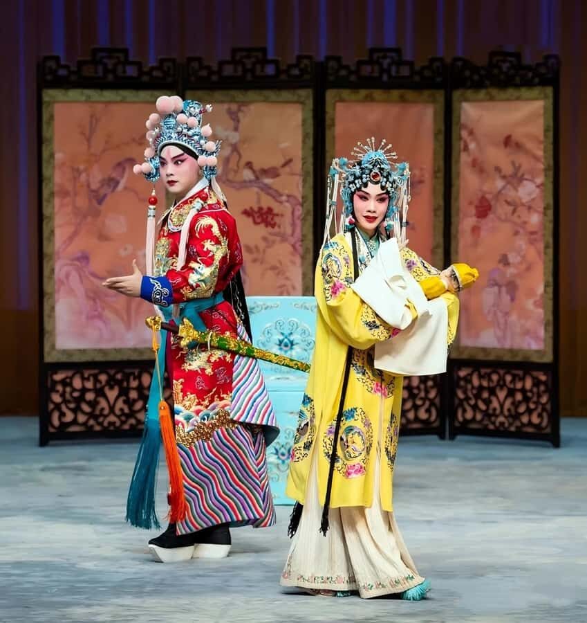 Beijing: Forbidden City, Handwriting, and Opera Day Tour. - Delicious and Authentic Hutong Lunch