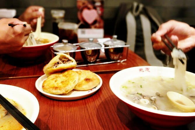 Beijing Private Night Food Tour with Jing A Brewpub Hopping - Navigating the Alleyways