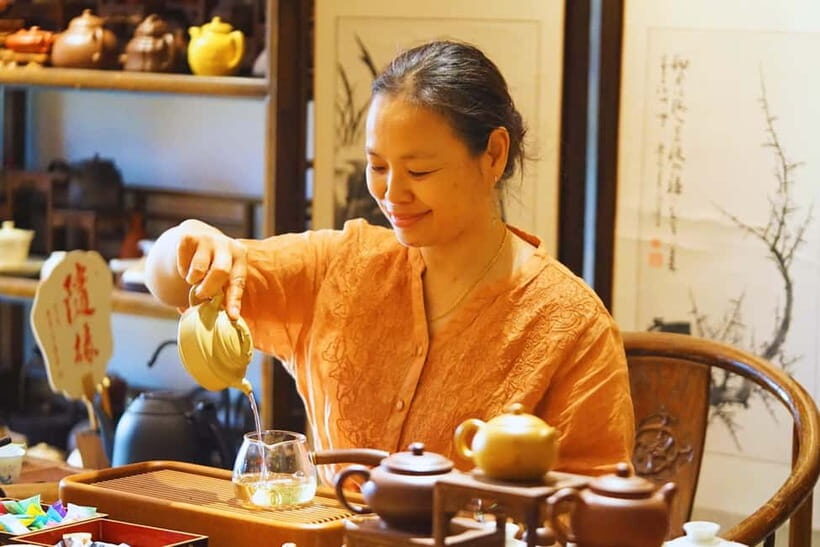 BeijingSummer Palace & Tea or Calligraphy Experience Tour - A Taste of Beijing: Traditional Zha Jiang Mian Lunch