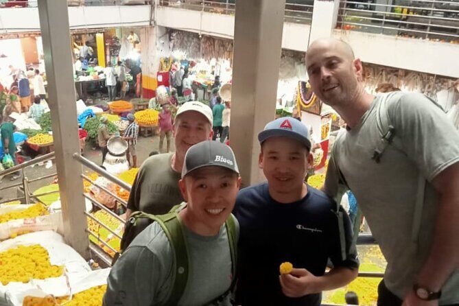 Bengaluru 2 to 3 hours Group Walking Tour with a Local - Indulging in Local Flavors at Lakshmi Natraj Refreshments