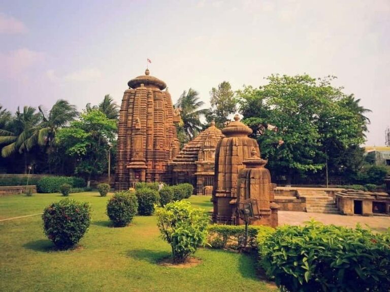 Bhubaneswar: Temples and Puri Private Day Tour - Exploring Bhubaneswar’s Temples