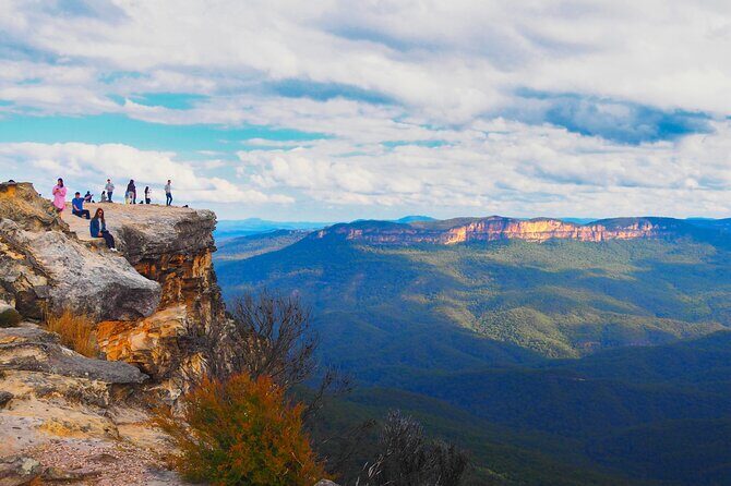 Blue Mountains Day Tour with Wildlife and Scenic World Entry - Transportation and Group Size