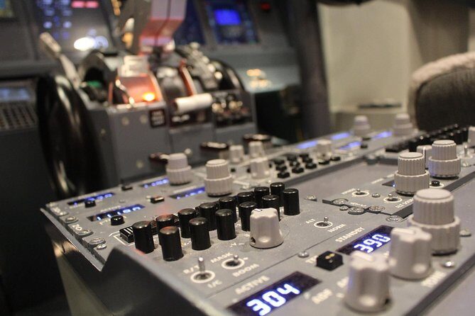 Boeing 737-800 flight simulator session. Scenic Flight - 30 mins - Practical Details: What You Need to Know