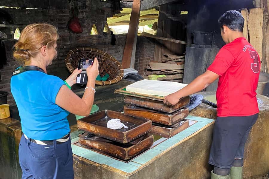Borobudur: Cycling Tour and Explore Java Villages - Detailed Breakdown of the Itinerary