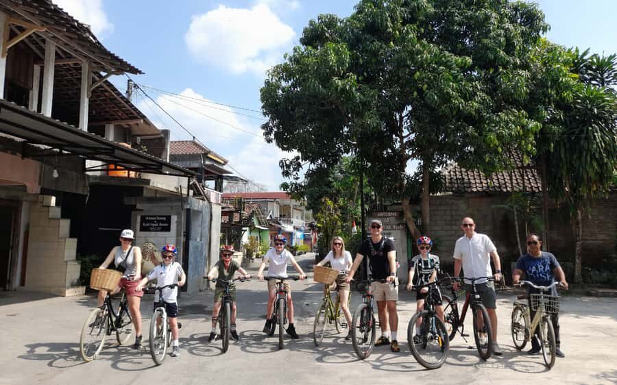Borobudur: Guided Countryside Cycling Tour with Tastings - The Itinerary in Detail
