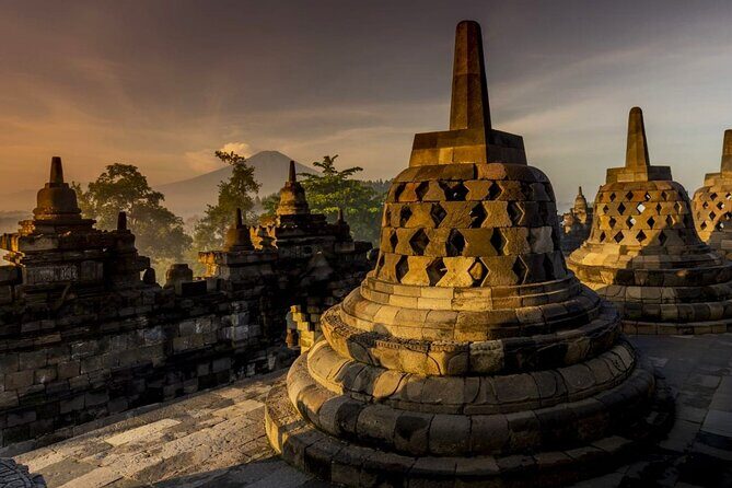 Borobudur Sunrise On Temple Structure Guided Tour With Breakfast - The Itinerary in Detail