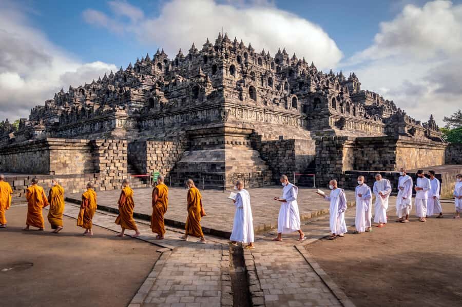 Borobudur Tour : guarantees climb up top of temple structure - What to Expect During the Tour