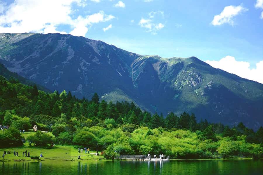 Chengdu: Bipenggou Scenic Area Day Trip with Guide - What is the Bipenggou Scenic Area Day Trip?