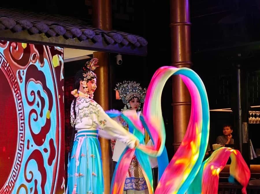 Chengdu: Kuanzhai Alley, Peoples Park, Tea, Opera & Hot Pot - Exploring Peoples Park and the Matchmaking Corner