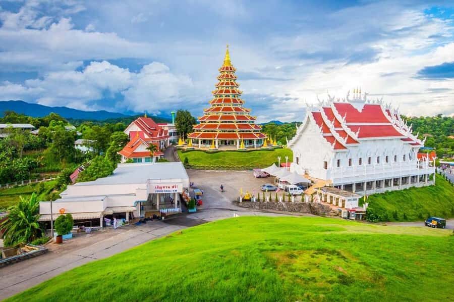 Chiang Mai: Chiang Rai Highlights Tour with Guide & Pickup - The Lunch and Relaxation Breaks