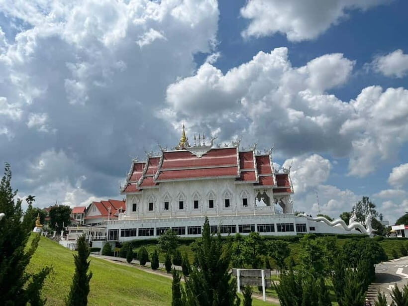 Chiang Mai: Chiang Rai Red, White, and Blue Temples day tour - The Itinerary Breakdown: What to Expect  