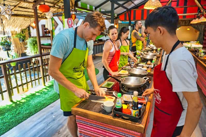 Chiang Mai: Traditional Thai-Akha Cooking Class& Market Tour - Exploring the Itinerary and Experience