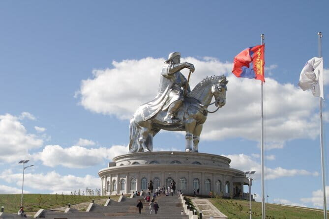 Chinggis Khaan Statue Complex and Sain Nomun Monastery Tour - Who Is This Tour Best For?