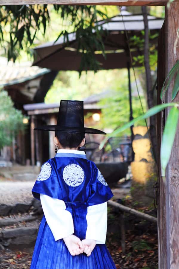 Cinematic Seoul: Private Photo Journey with a Pro - The Itinerary: Hidden Gems and Popular Spots