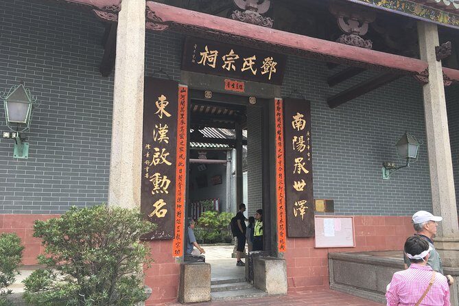 Coach Tour: Hong Kong Heritage Discovery - Authentic Cultural Experience with a Touch of Convenience