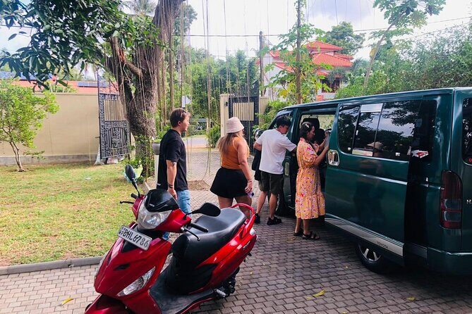 Colombo Airport Private Transfers - The Vehicle Experience: Comfort and Extras