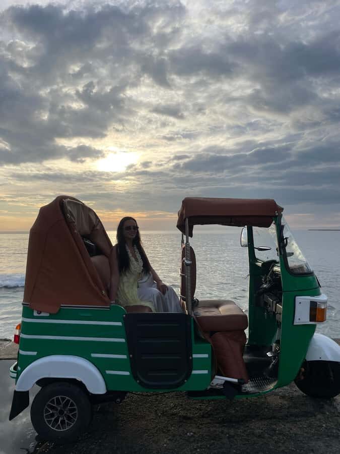 Colombo: Private Guided Tour of the City by Tuk with Tickets - The Transport and Guide Experience