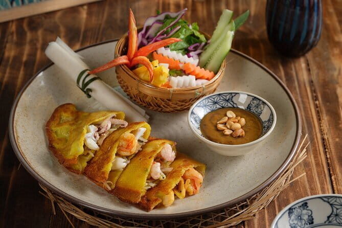 Cooking Class with Tra Que Eco Farm & Local Market Discovery - Market Tour: Bustling Streets and Local Traders