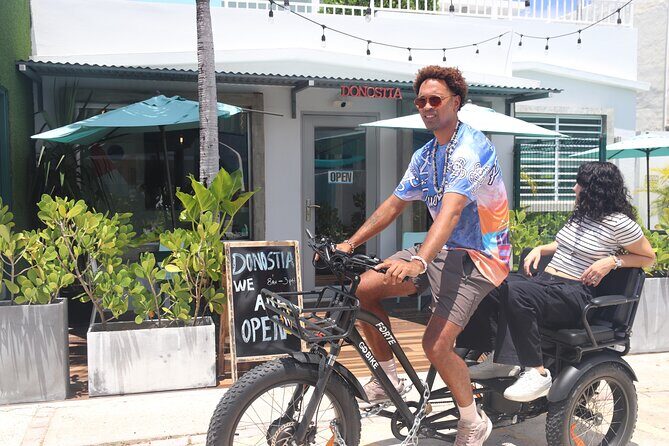 Cruising through San Juan in Style, Sightseeing with a Breeze - The Guides and Group Size