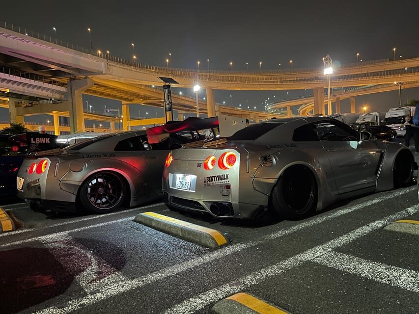 Daikoku Parking : going by this mini JDM - one customer only - Daikoku and Tatsumi Car Meet Places