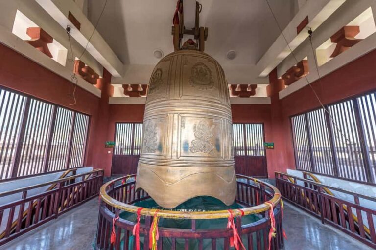 Dali Zen Tour: Chongsheng's Three Pagodas & Cliff Temple - Authentic Bai Cuisine and Local Flavors