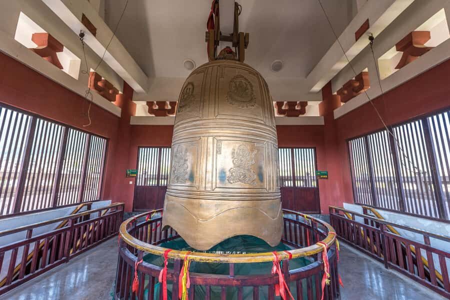 Dali Zen Tour: Chongsheng's Three Pagodas & Cliff Temple - Authentic Bai Cuisine and Local Flavors