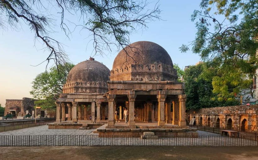 Delhi: Deer Park and Hauz Khas Village Walking Tour - Additional Insights from Travelers