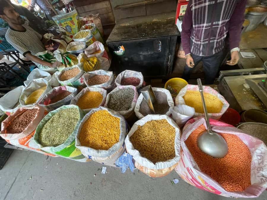 Delhi: Full-Day Shopping Tour with Male & Female Guide - Transportation & Group Dynamics  