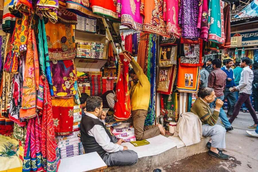 Delhi: Guided Shopping Tour Experience w/Local Expert Guide - Why This Tour Offers Great Value