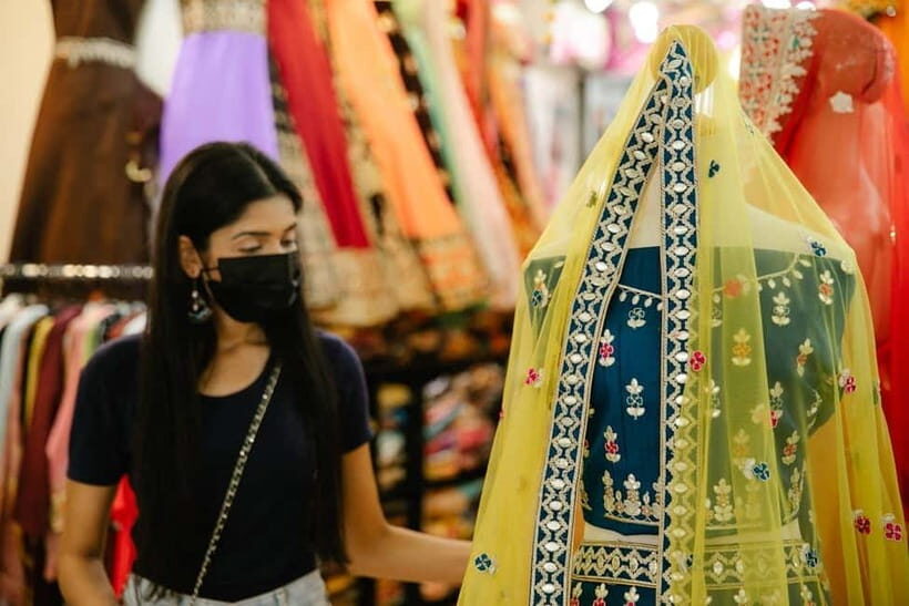 Delhi: Private Local Shopping Tour with Guide & Pickup - Practical Details & What to Bring