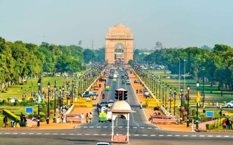 Delhi: Private Old and New Delhi Day Trip with Guide - Why This Tour Works for Different Travelers