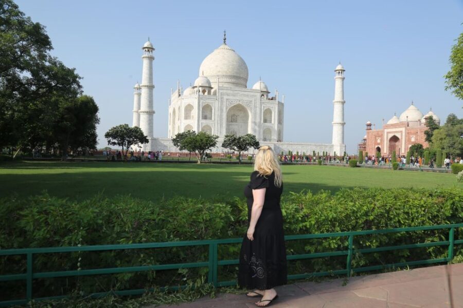 Delhi: Sunrise Taj Mahal and Agra Tour by Car -All Inclusive - Watching the Sunrise: The Taj Mahal Experience