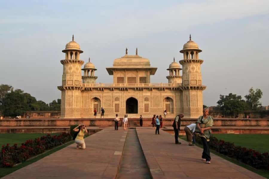 Delhi to Agra: Taj Mahal Private Day Tour with Transfers - The Experience’s Strengths